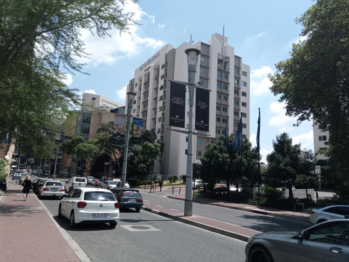 Garden Court Sandton Hotel 3*